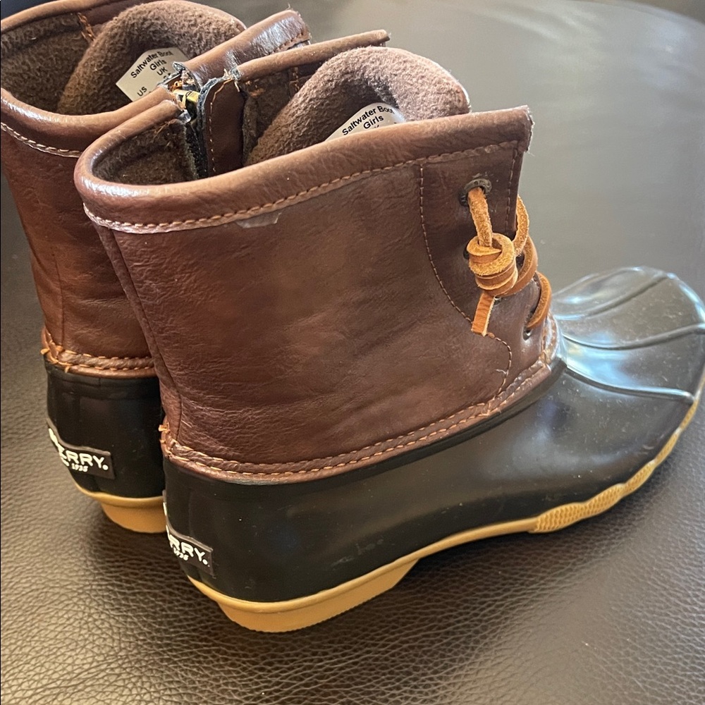 Sperry Leather and Rubber Saltwater Duck Boots Girls Size 4 Free Ship Like NEW!